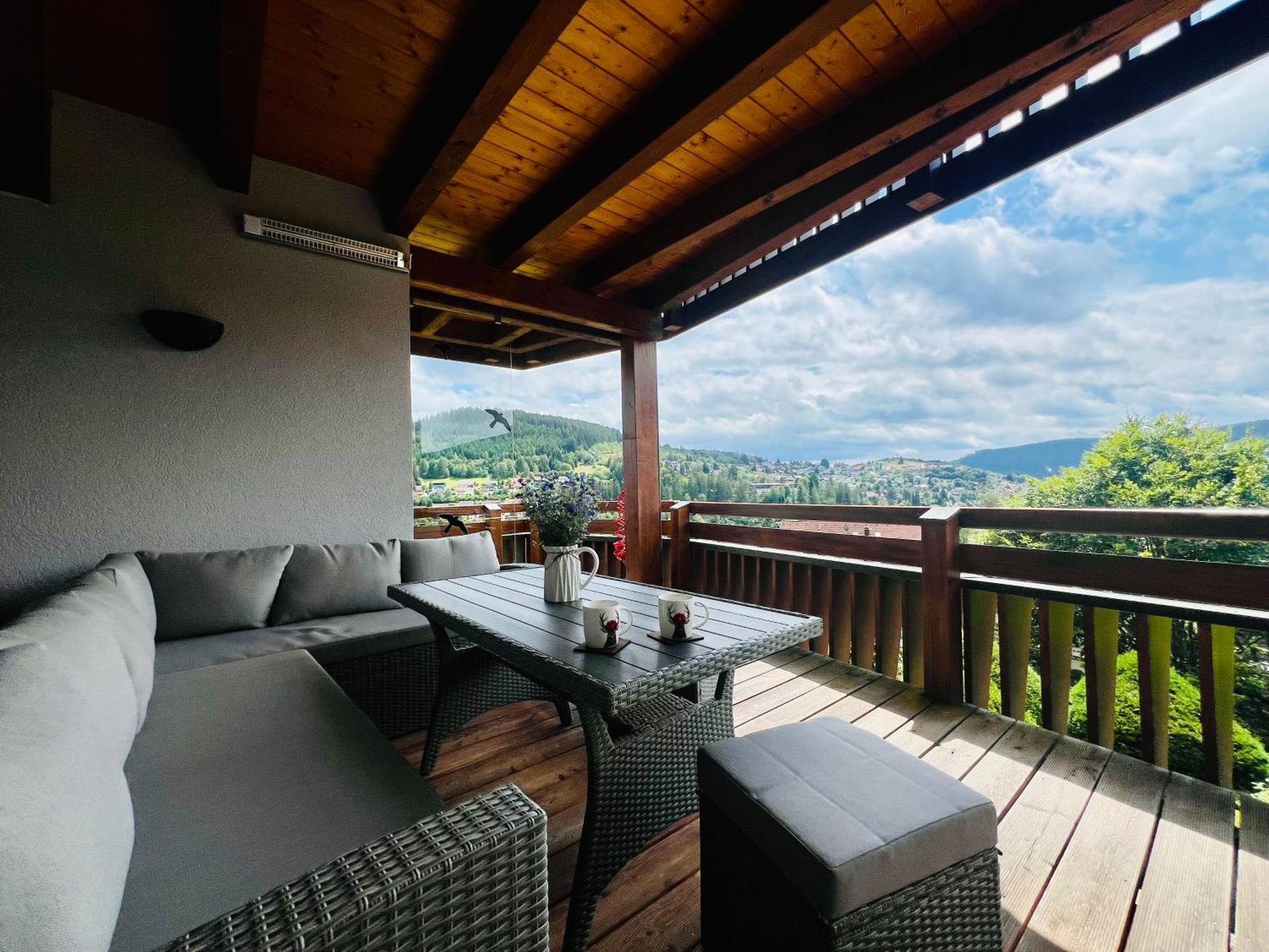 Panoramablick Mit Privatparkplatz, 2 Balkone Und 1,5 Baeder Lägenhet Titisee-Neustadt Exteriör bild