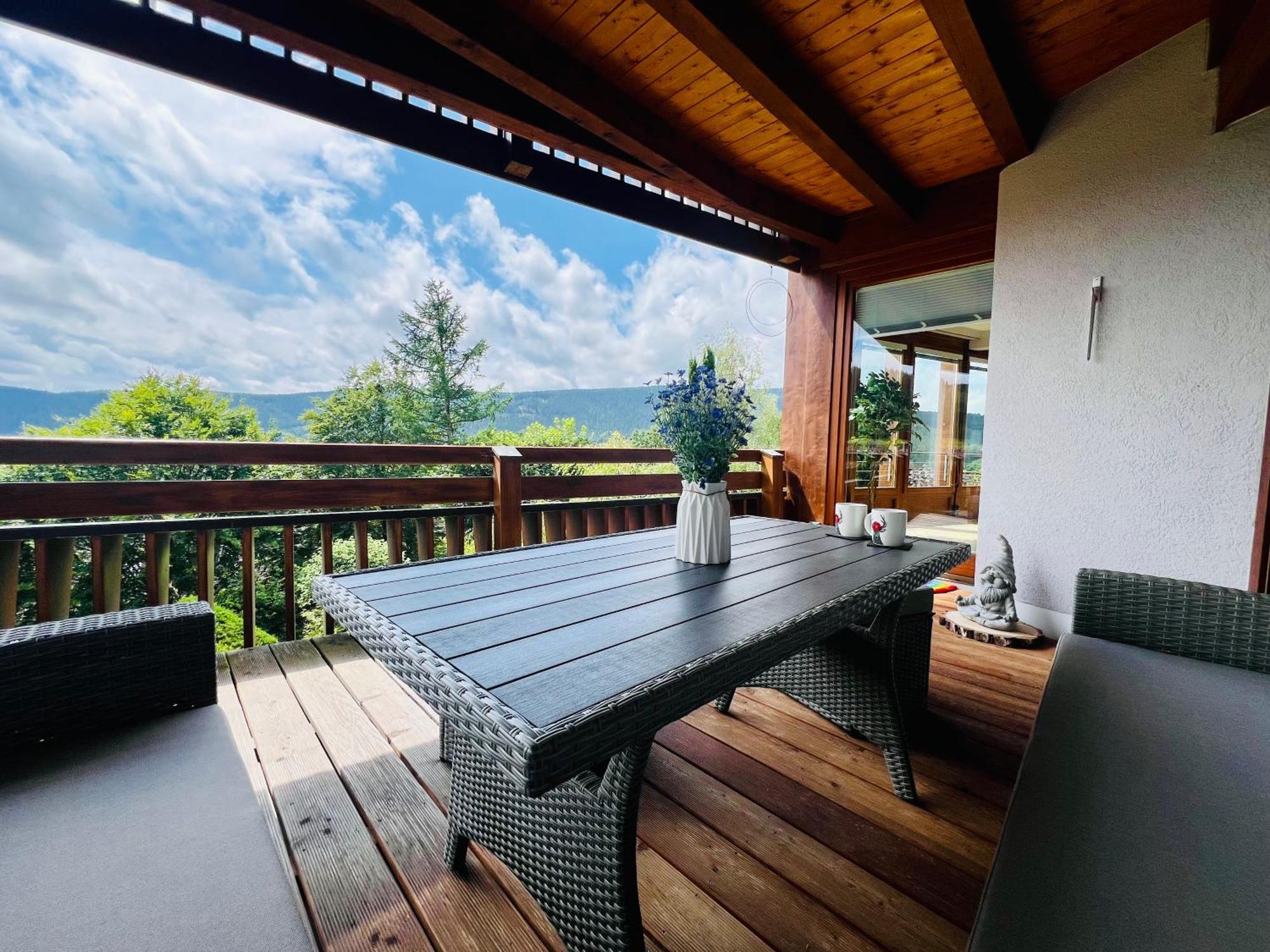Panoramablick Mit Privatparkplatz, 2 Balkone Und 1,5 Baeder Lägenhet Titisee-Neustadt Exteriör bild