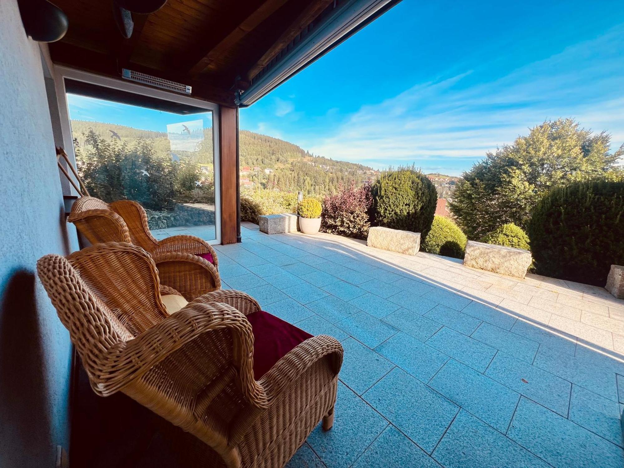 Panoramablick Mit Privatparkplatz, 2 Balkone Und 1,5 Baeder Lägenhet Titisee-Neustadt Exteriör bild